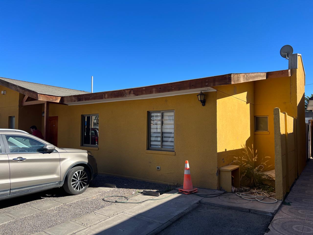 CONDOMINIO LAS ACACIAS - AMPLIA CASA.-